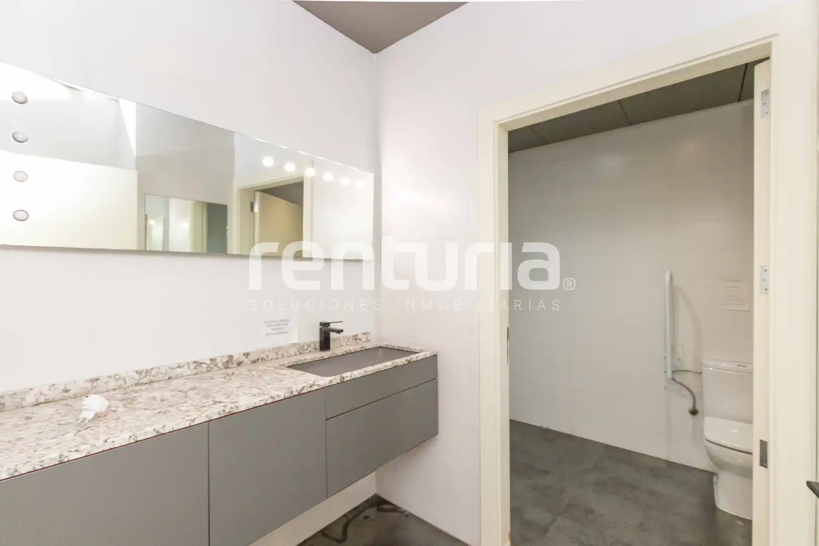 Baño de Local de alquiler en Valencia con Terraza