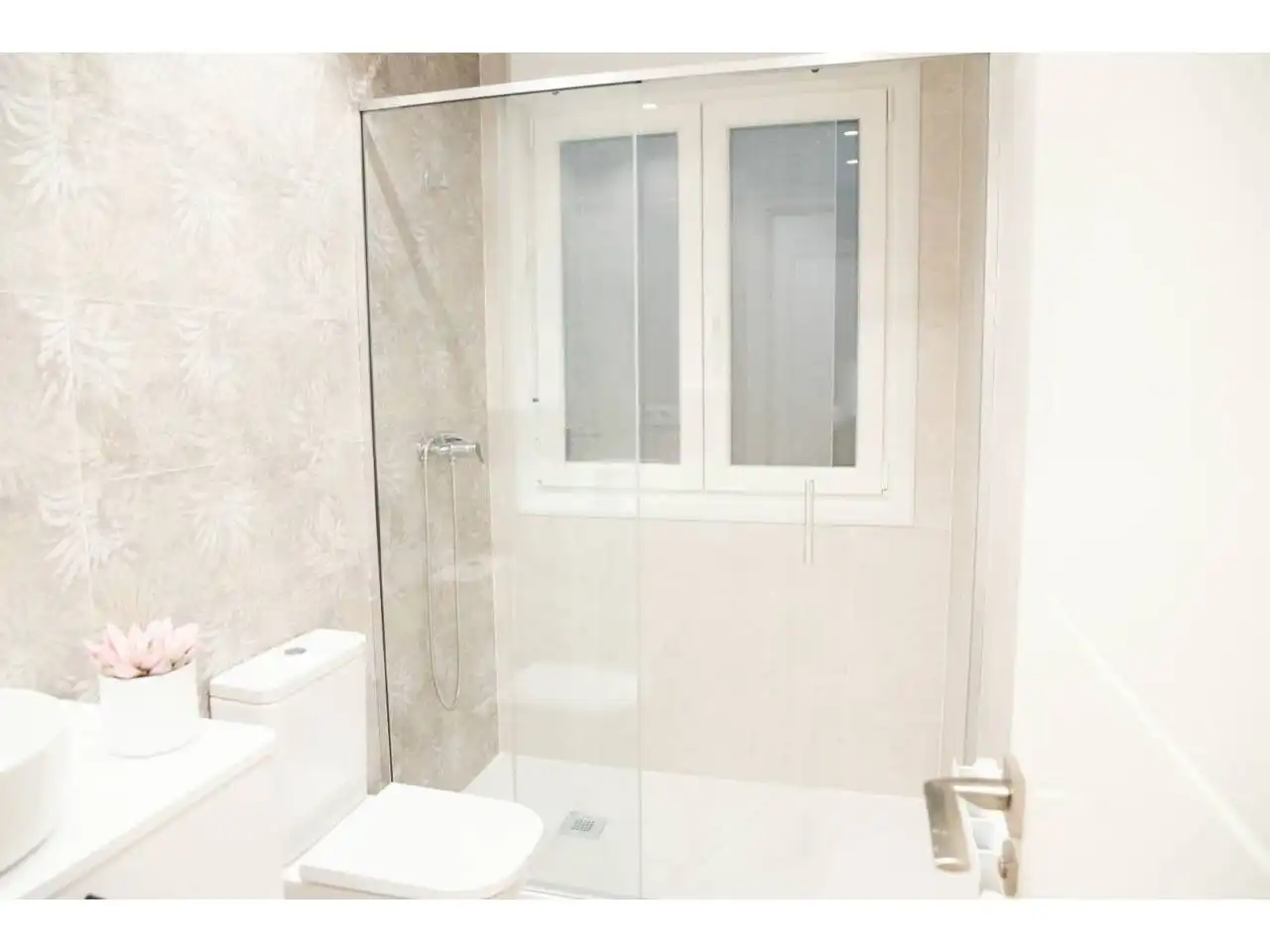 Bathroom of Flat for sale in Laredo  with Heating