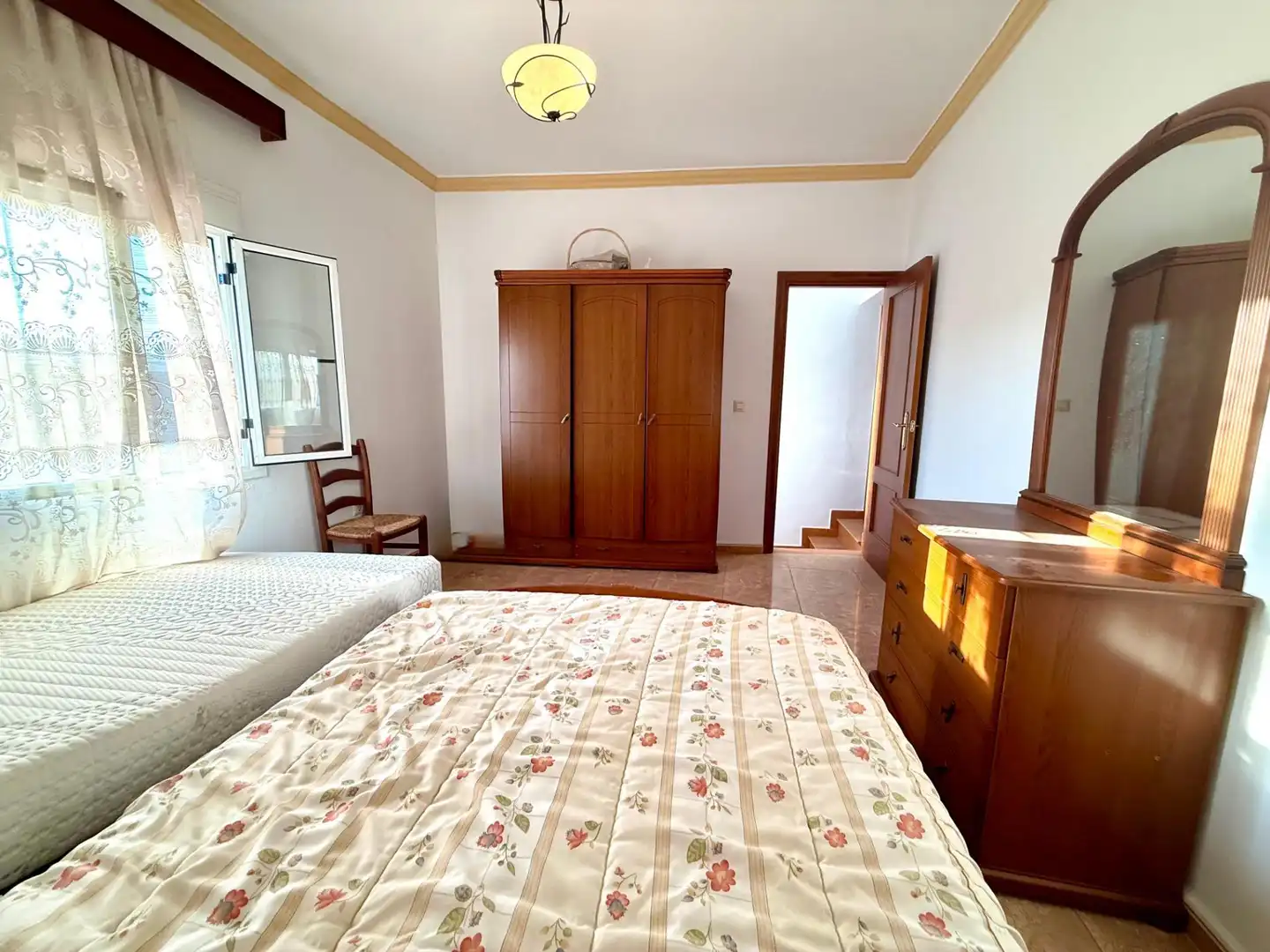 Dormitori de Casa o xalet en venda en Humilladero amb Terrassa, Traster i Moblat