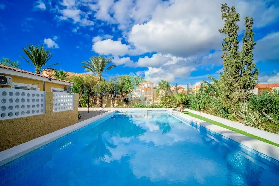 Piscina de Casa o xalet en venda en Puerto de Mazarrón