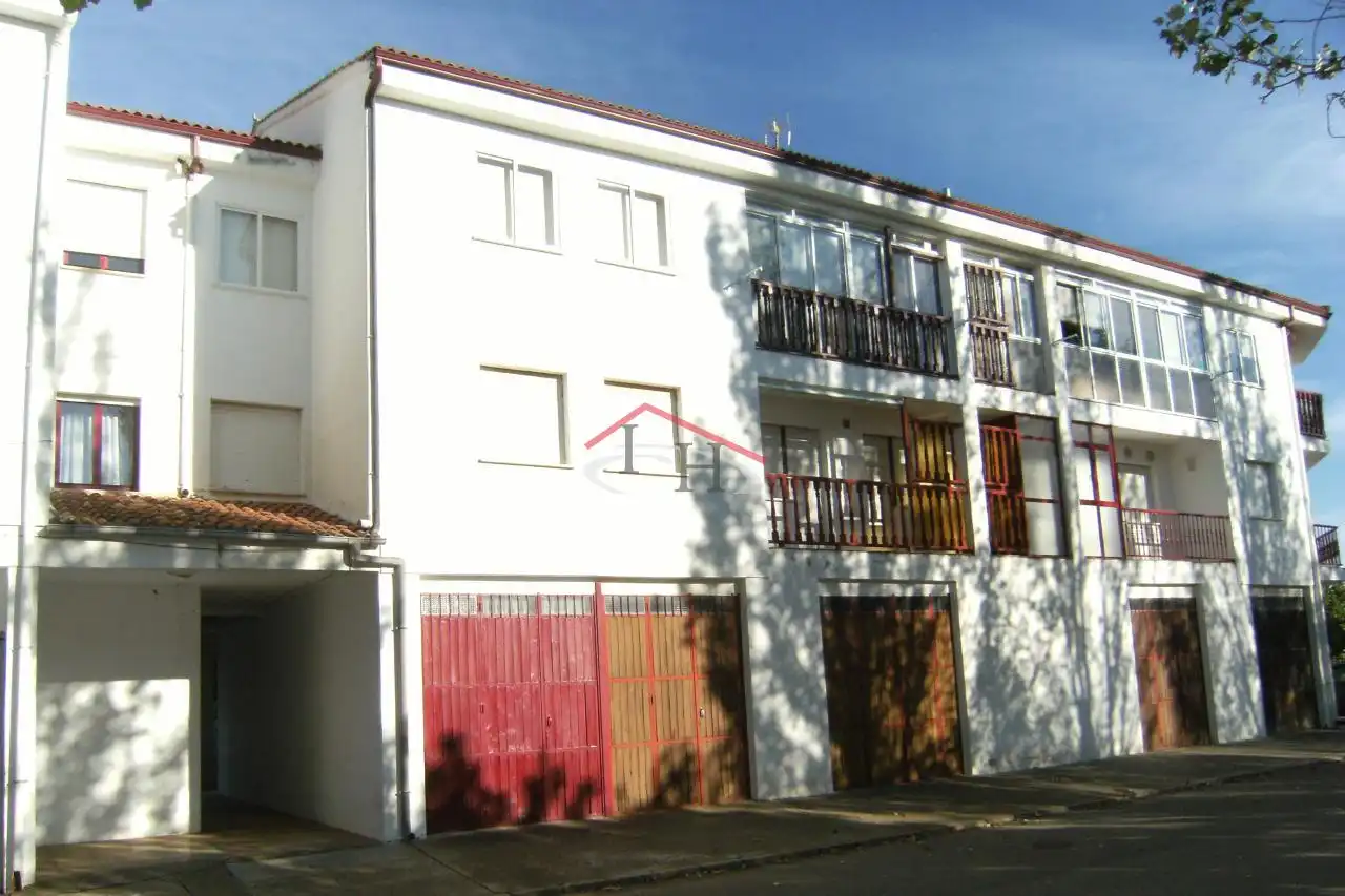 Außenansicht von Wohnung zum Verkauf in Mansilla de las Mulas mit Heizung, Terrasse und Möbliert