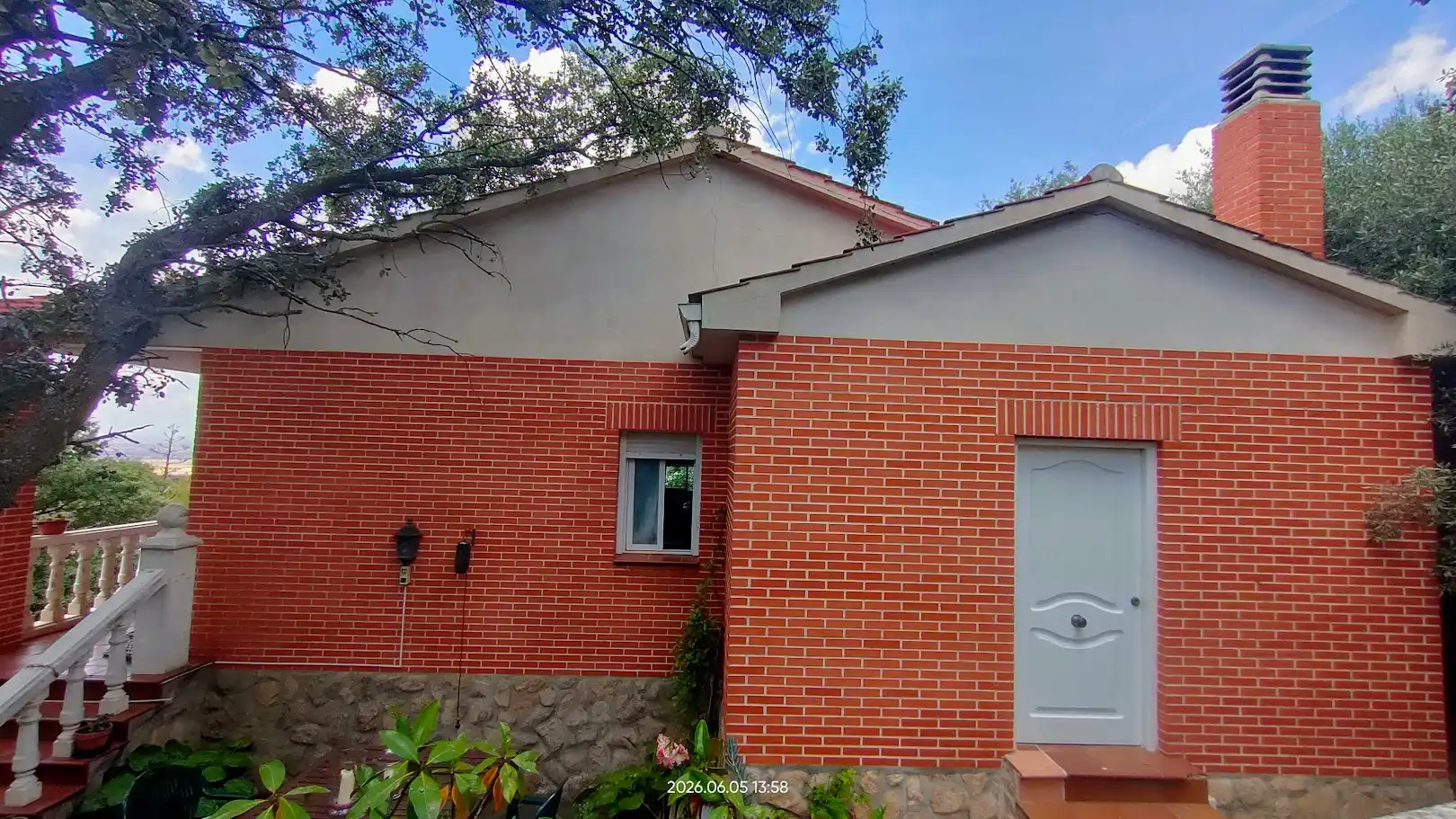 Vista exterior de Casa o xalet en venda en El Casar amb Calefacció, Jardí privat i Terrassa