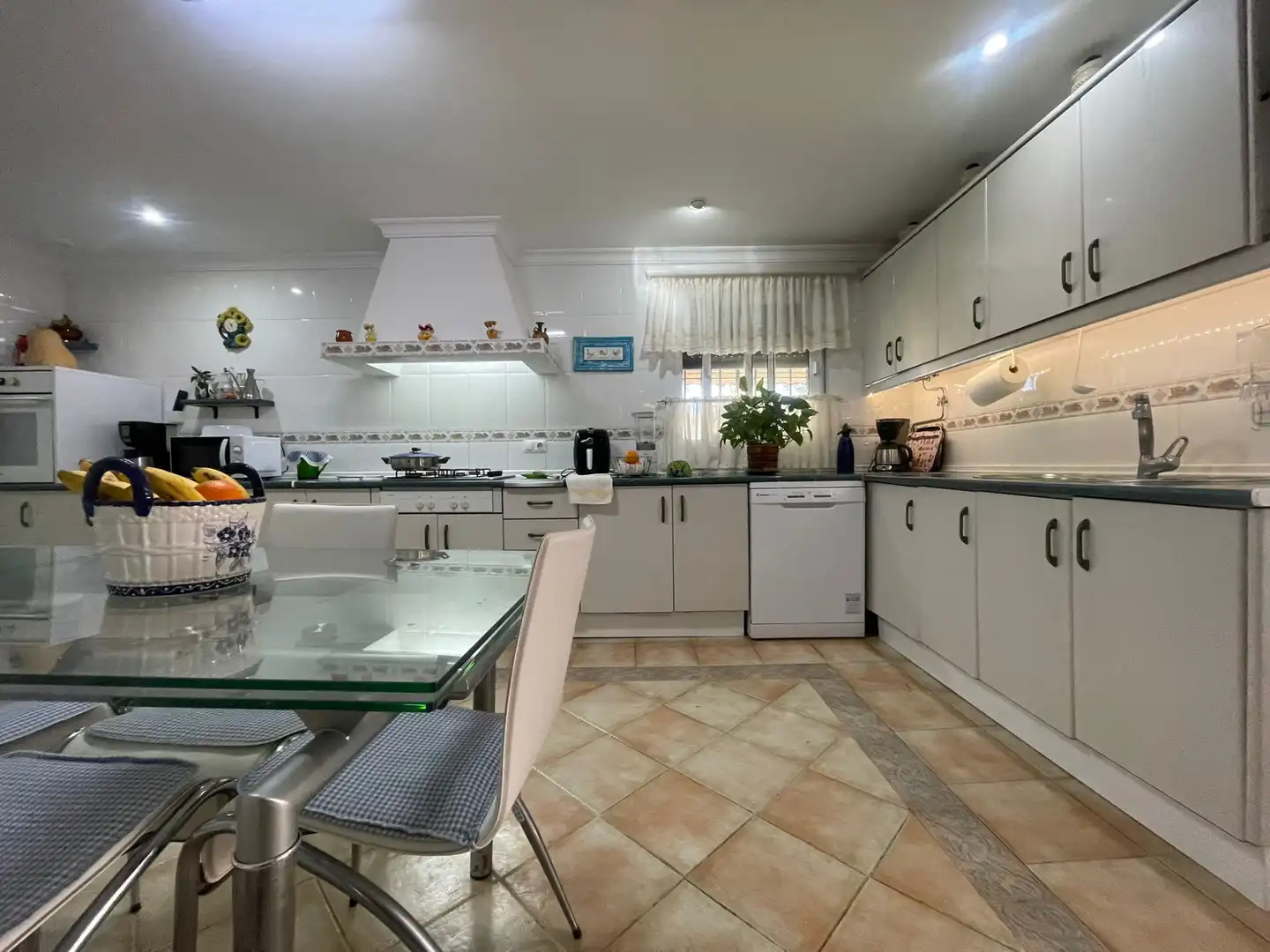 Kitchen of Houses for sale in Chiclana de la Frontera  with Private garden, Swimming Pool and Furnished