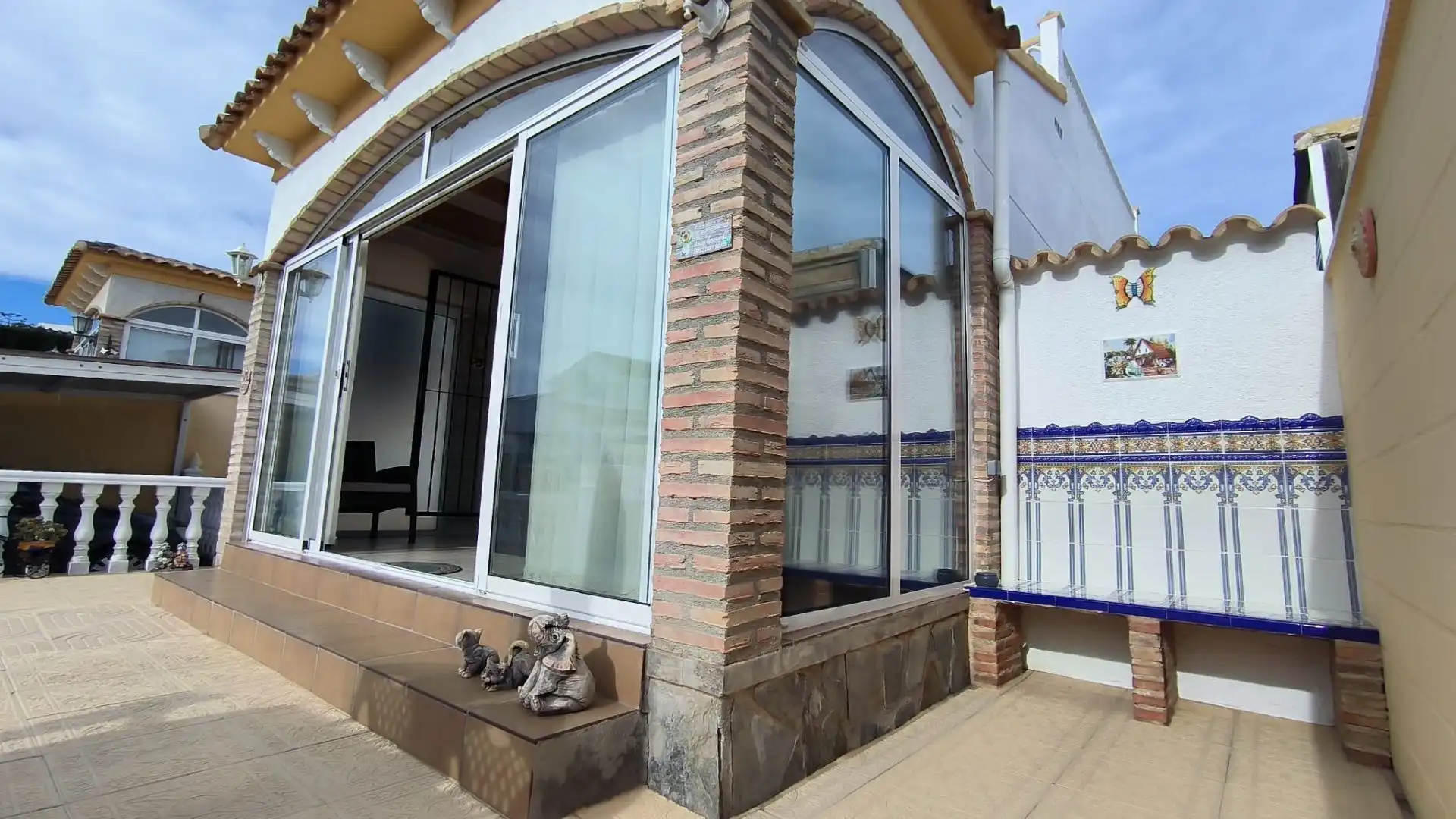 Vista exterior de Casa o xalet en venda en Polop amb Aire condicionat, Calefacció i Jardí privat