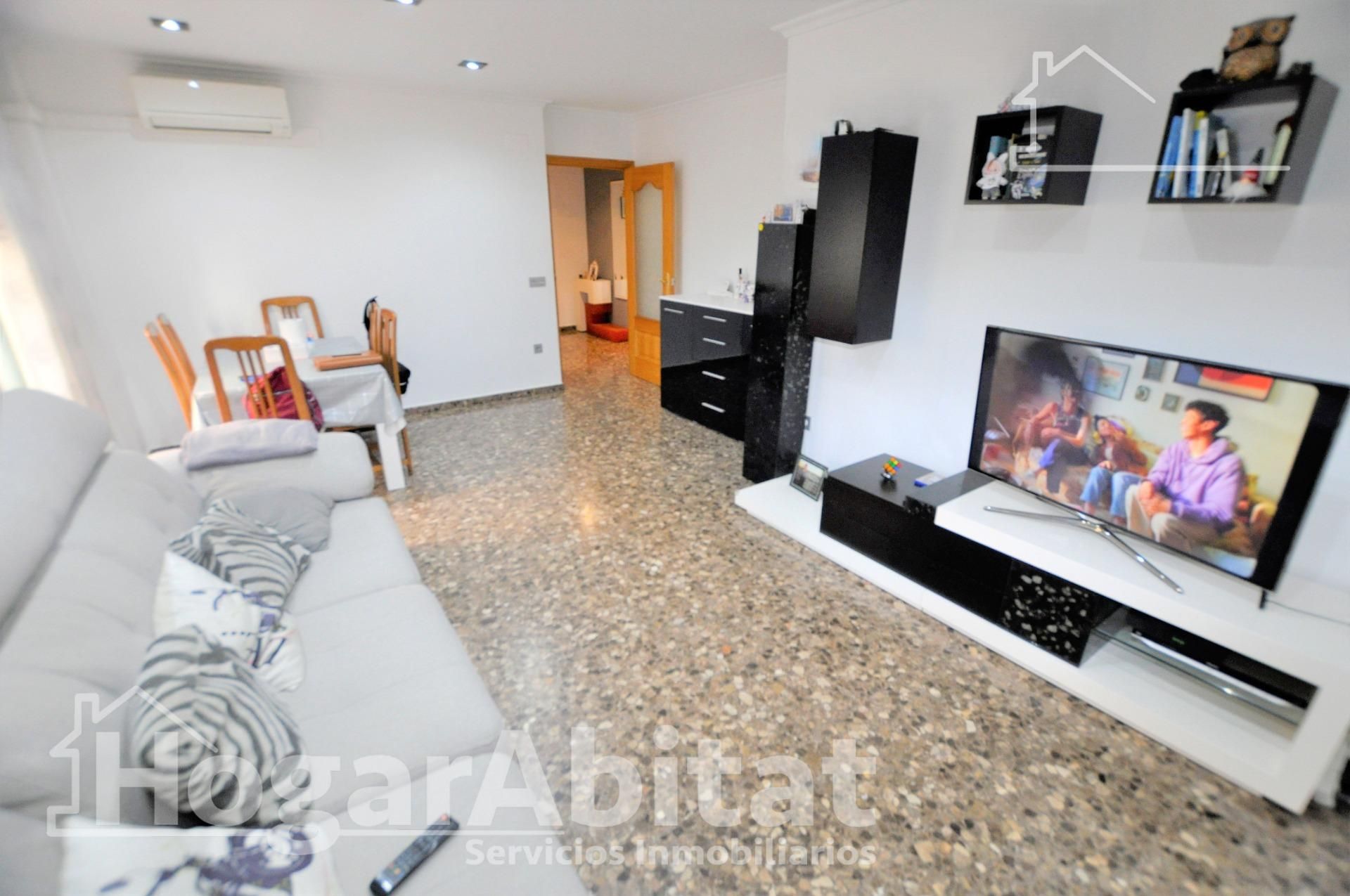 Living room of Flat for sale in Manises  with Air Conditioner, Storage room and Furnished