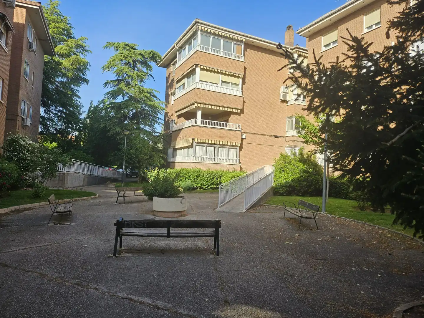 Vista exterior de Piso en venta en Alcalá de Henares con Calefacción, Parquet y Terraza