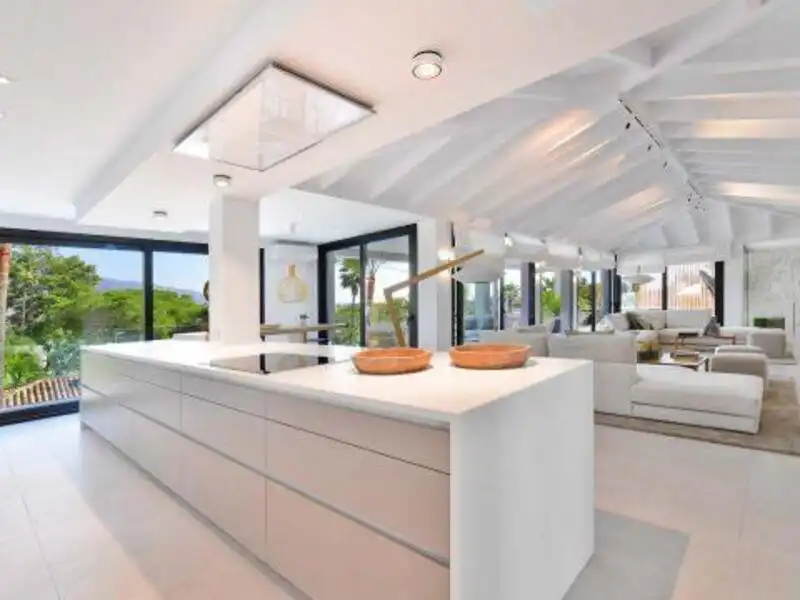 Cuina de Casa o xalet de lloguer en Marbella amb Aire condicionat, Jardí privat i Terrassa