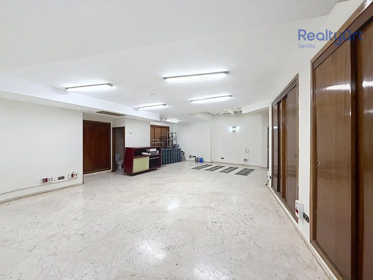 Office space with lift for sale in Triana, imagen 4