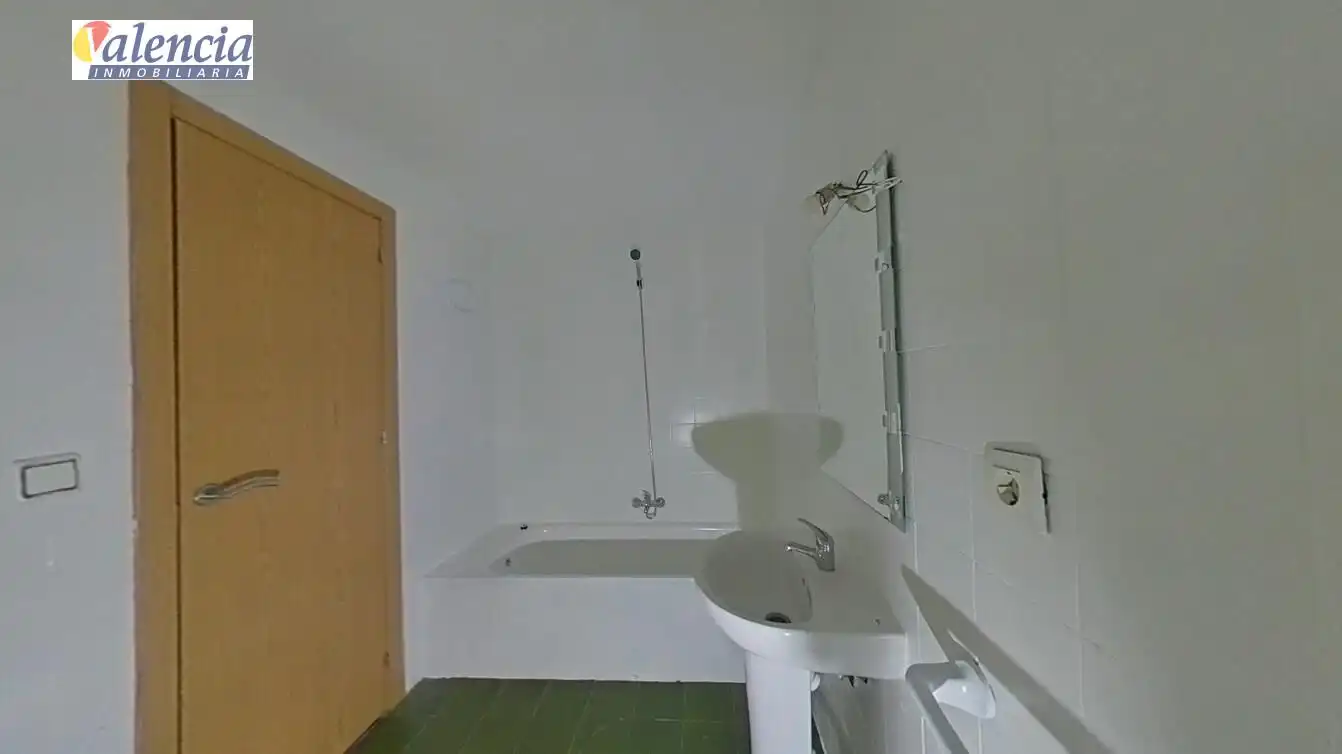 Bathroom of Flat for sale in Paterna