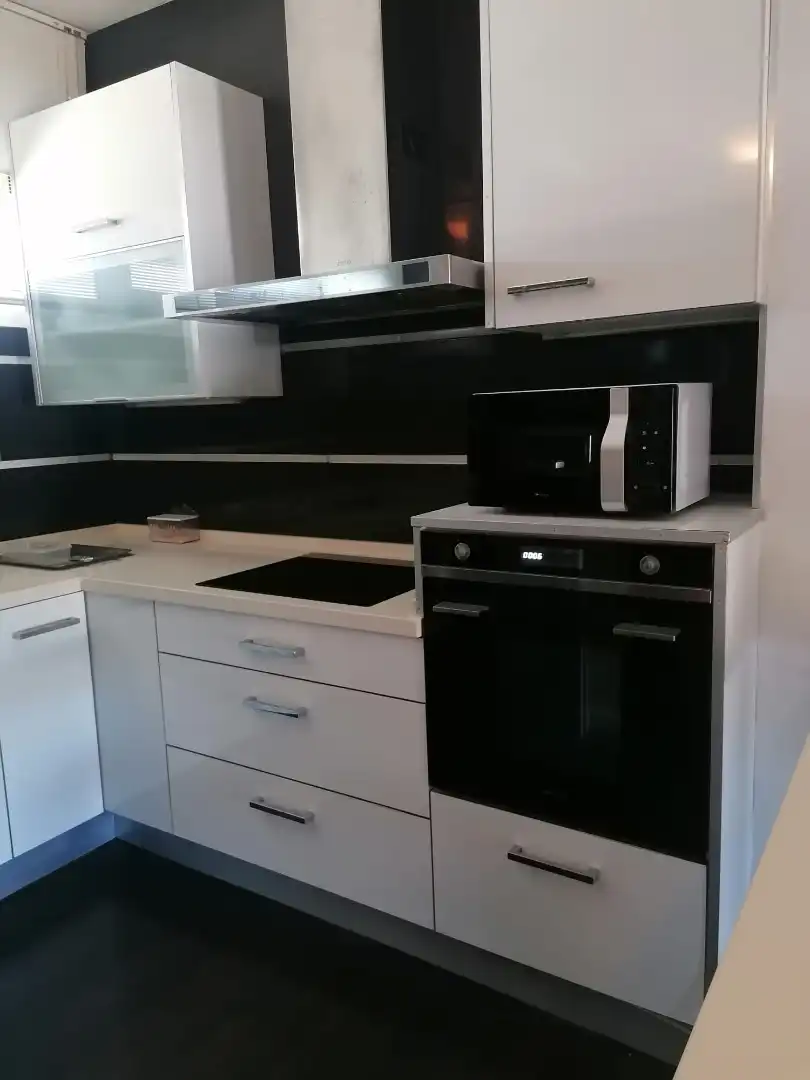 Cuina de Apartament en venda en La Línea de la Concepción amb Aire condicionat, Terrassa i Moblat