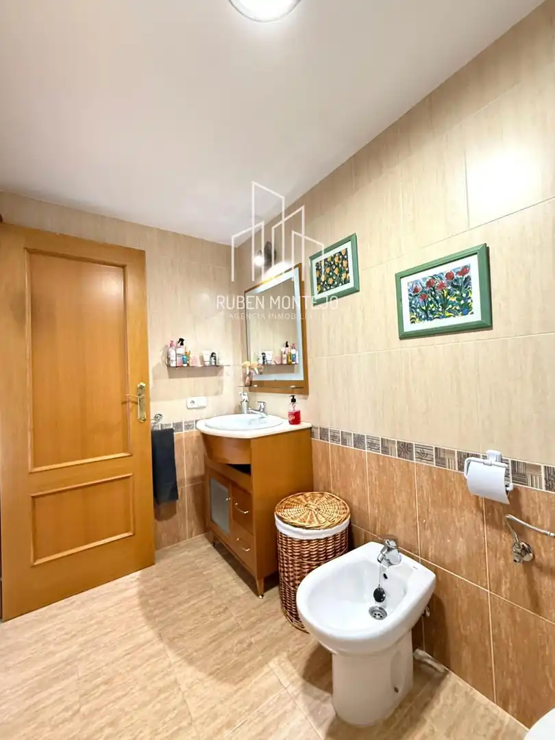 Badezimmer von Einfamilien-Reihenhaus zum Verkauf in Matilla de los Caños del Río mit Heizung, Privatgarten und Terrasse