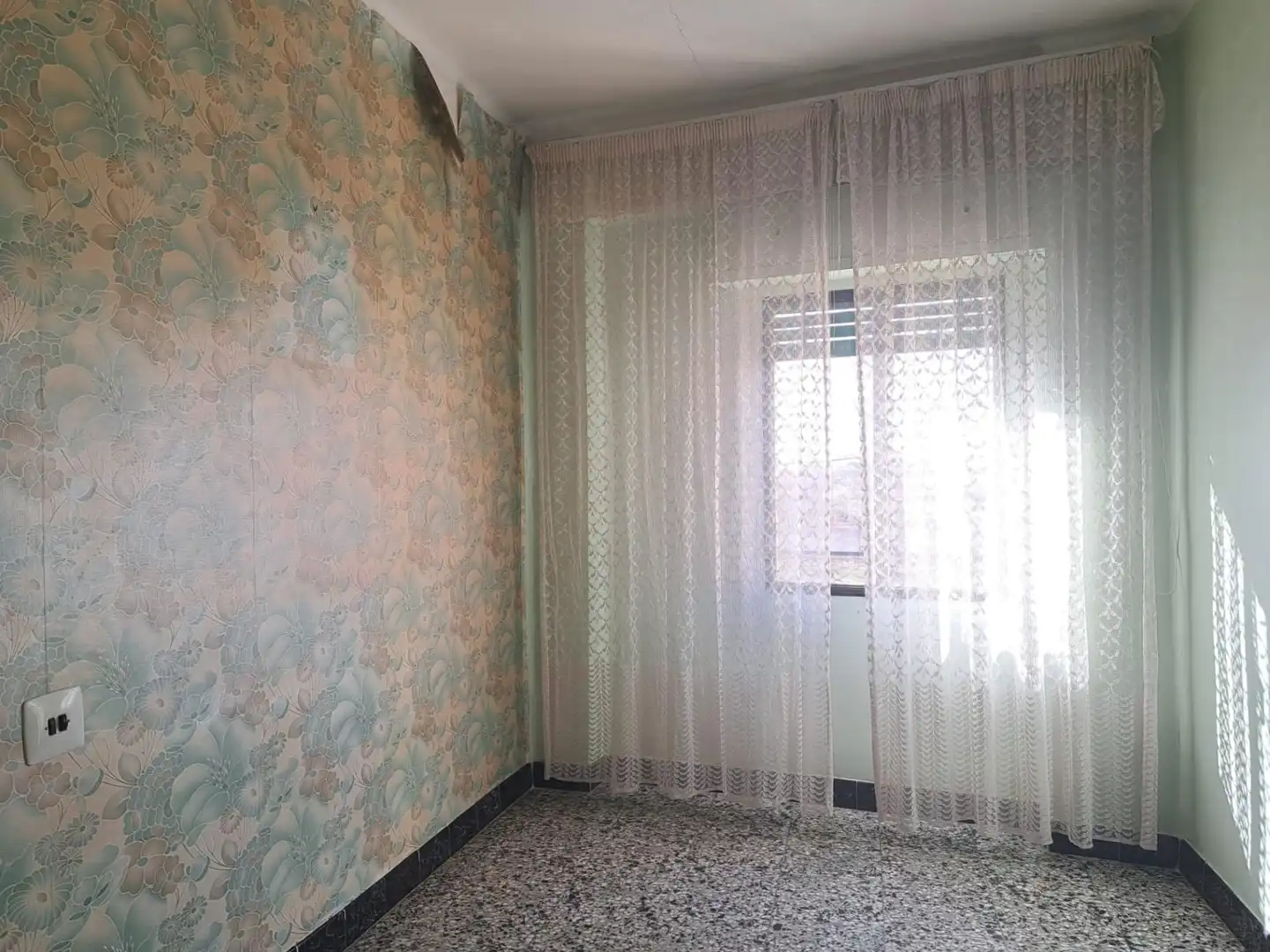 Habitación de Casa adosada en venta en Requena con Trastero