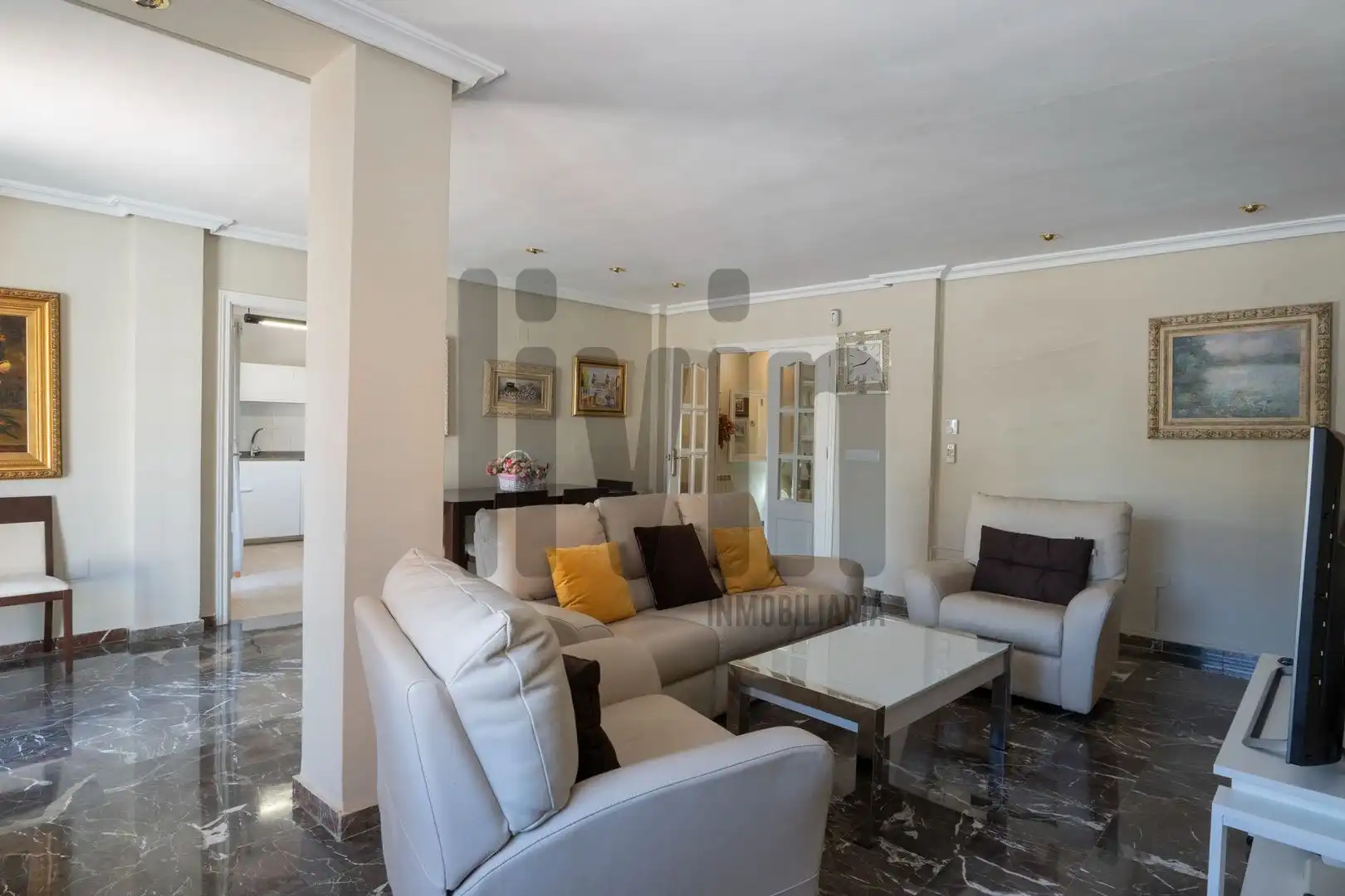Sala d'estar de Casa adosada en venda en Jaén amb Aire condicionat, Calefacció i Jardí privat