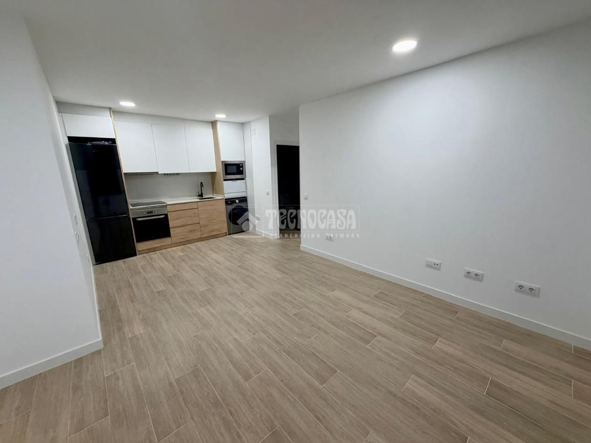 Flat for sale in Pinto  with Air Conditioner and Heating