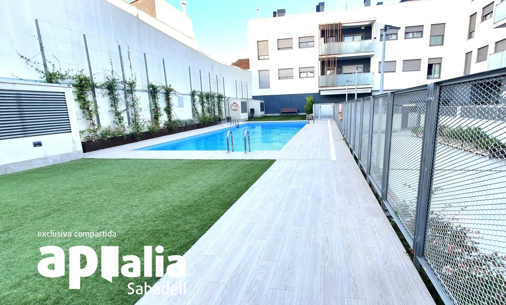 Piscina de Pis en venda en Sabadell amb Calefacció, Jardí privat i Terrassa