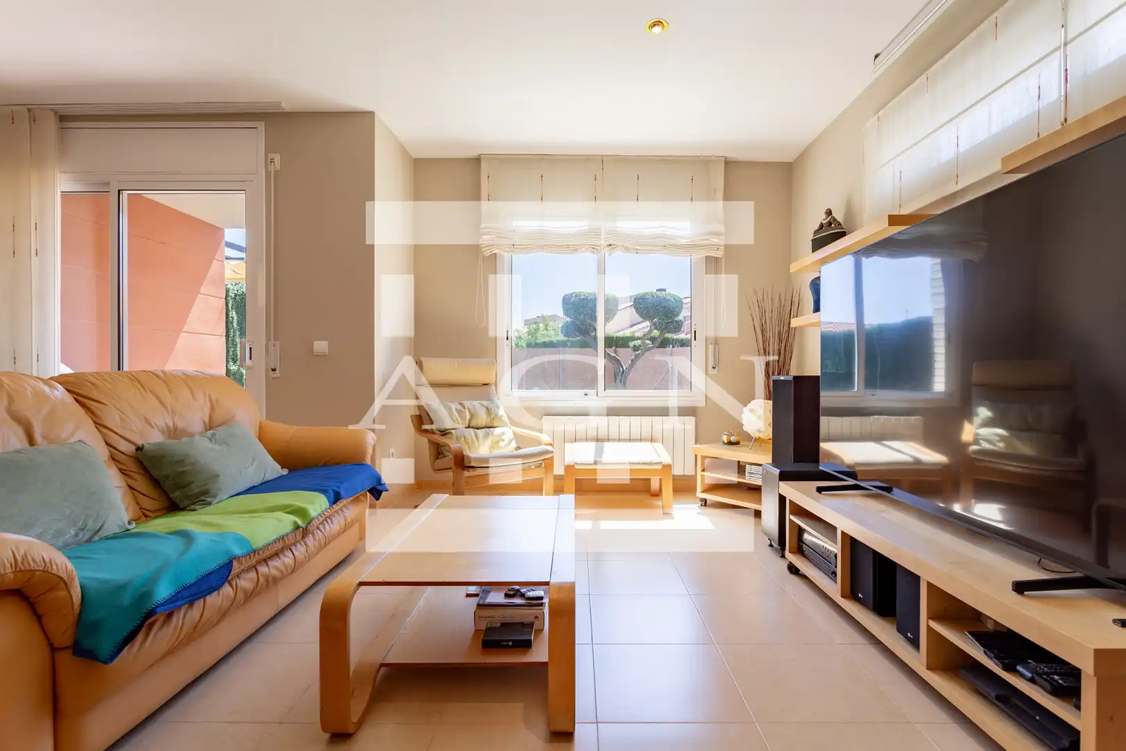 Wohnzimmer von Einfamilien-Reihenhaus zum Verkauf in Cambrils mit Klimaanlage, Heizung und Privatgarten