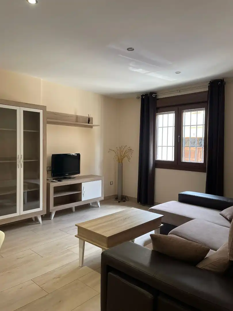 Flat for rent in Calle de las Escuelas, Centro Ciudad