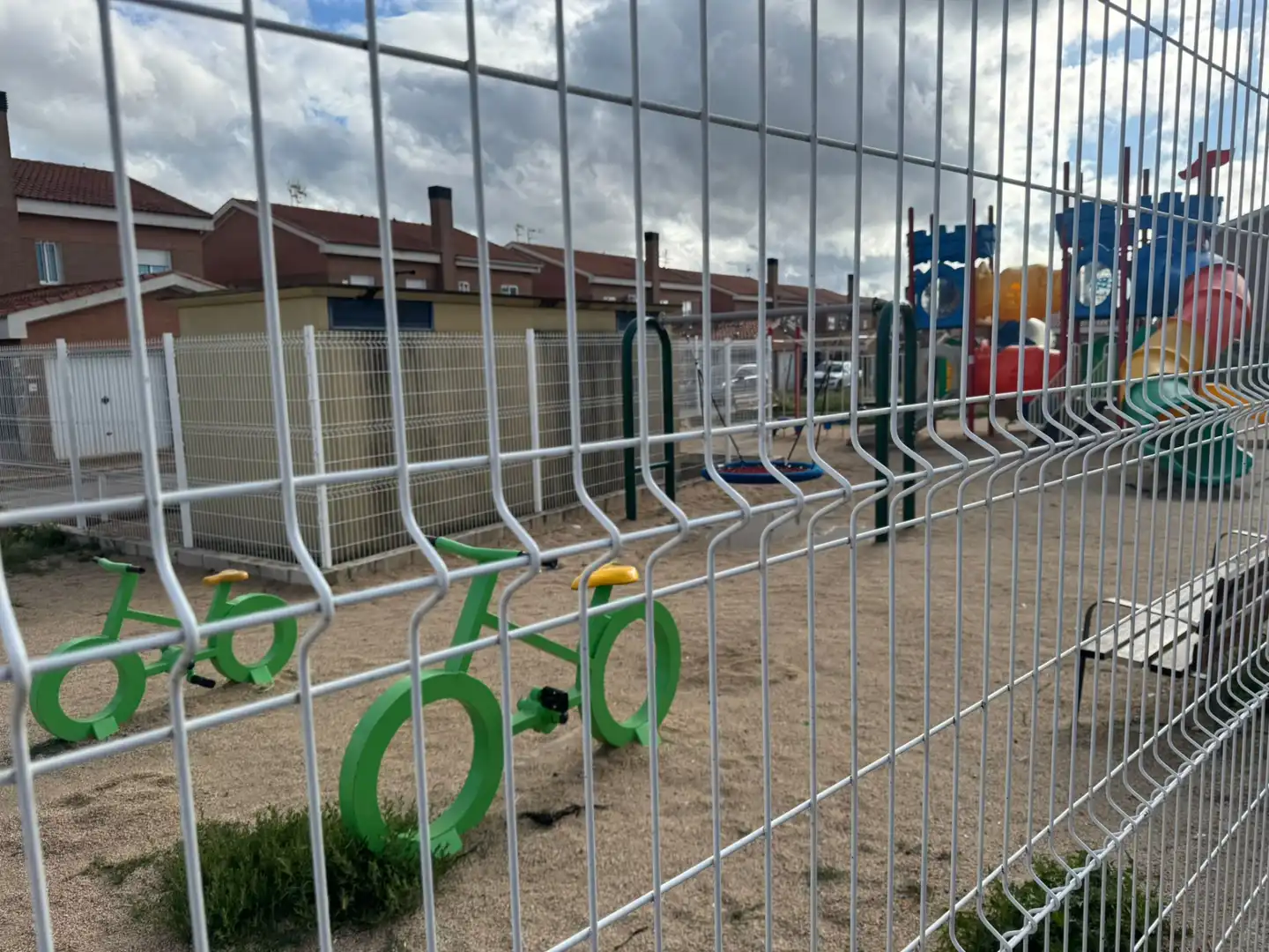Vista exterior de Casa o xalet en venda en Pioz amb Calefacció, Jardí privat i Moblat