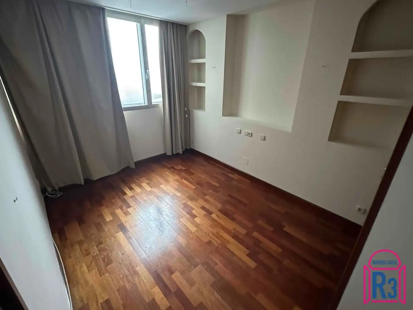 Habitación de Piso de alquiler en León Capital  con Calefacción y Terraza