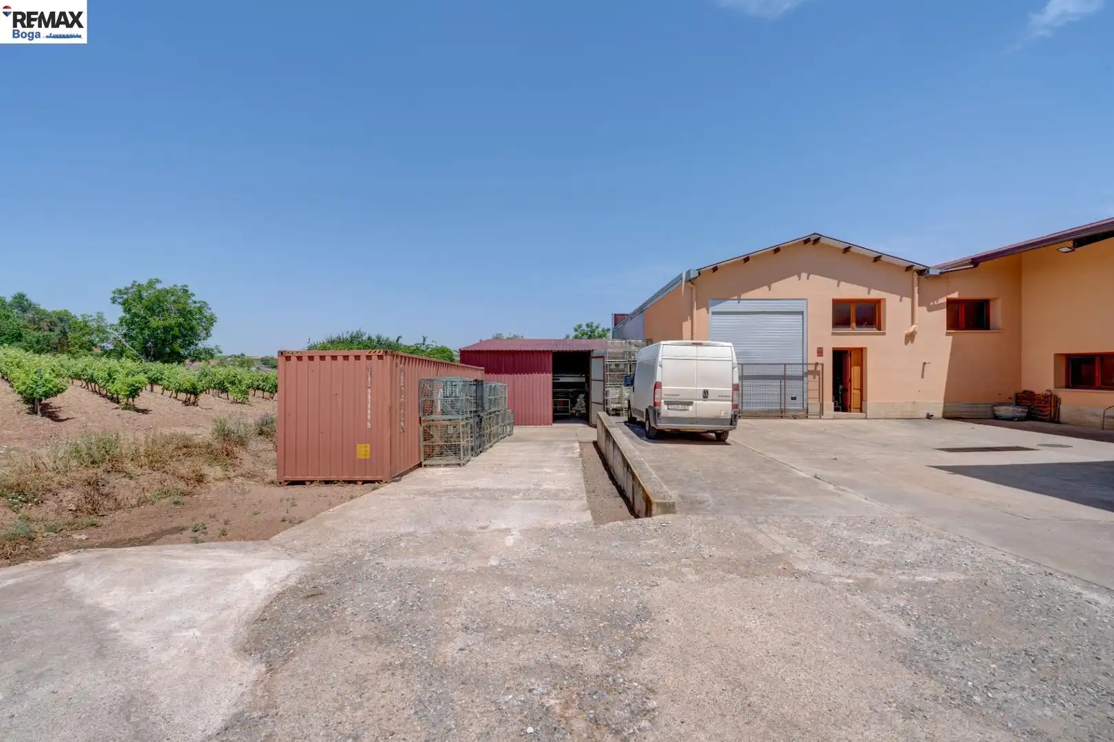 Parking of Commercial properties for sale in Cordovín  with Furnished