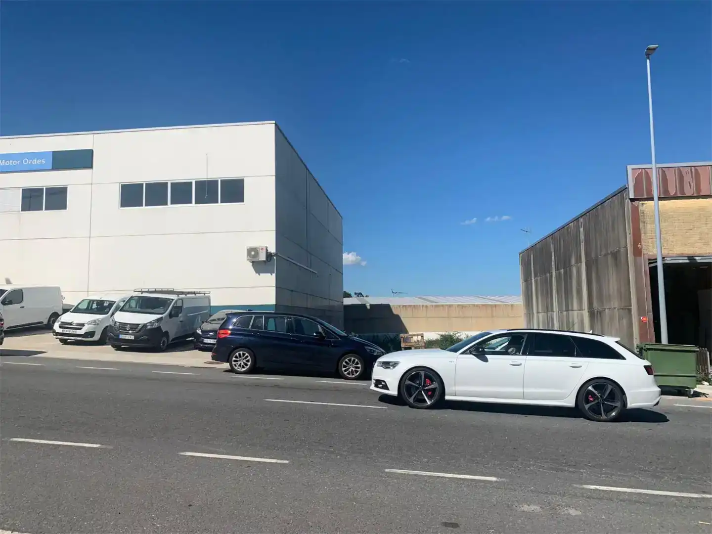Außenansicht von Fabrik Grundstücke zum Verkauf in Ordes