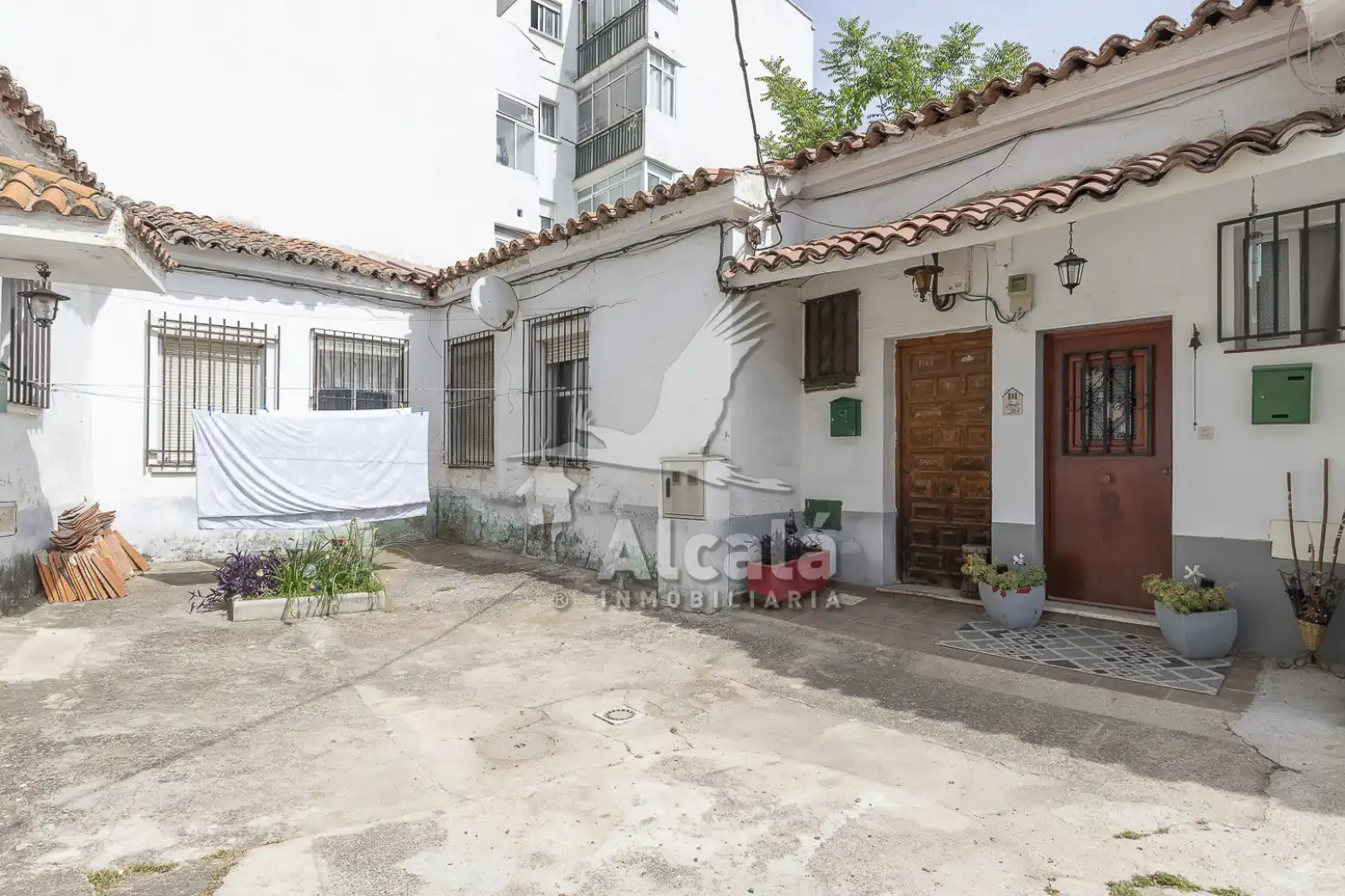 Vista exterior de Casa adosada en venta en Alcalá de Henares