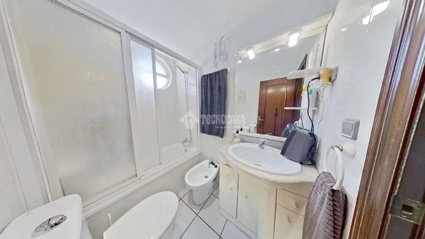 Bathroom of Flat for sale in Badia del Vallès  with Air Conditioner, Storage room and Balcony