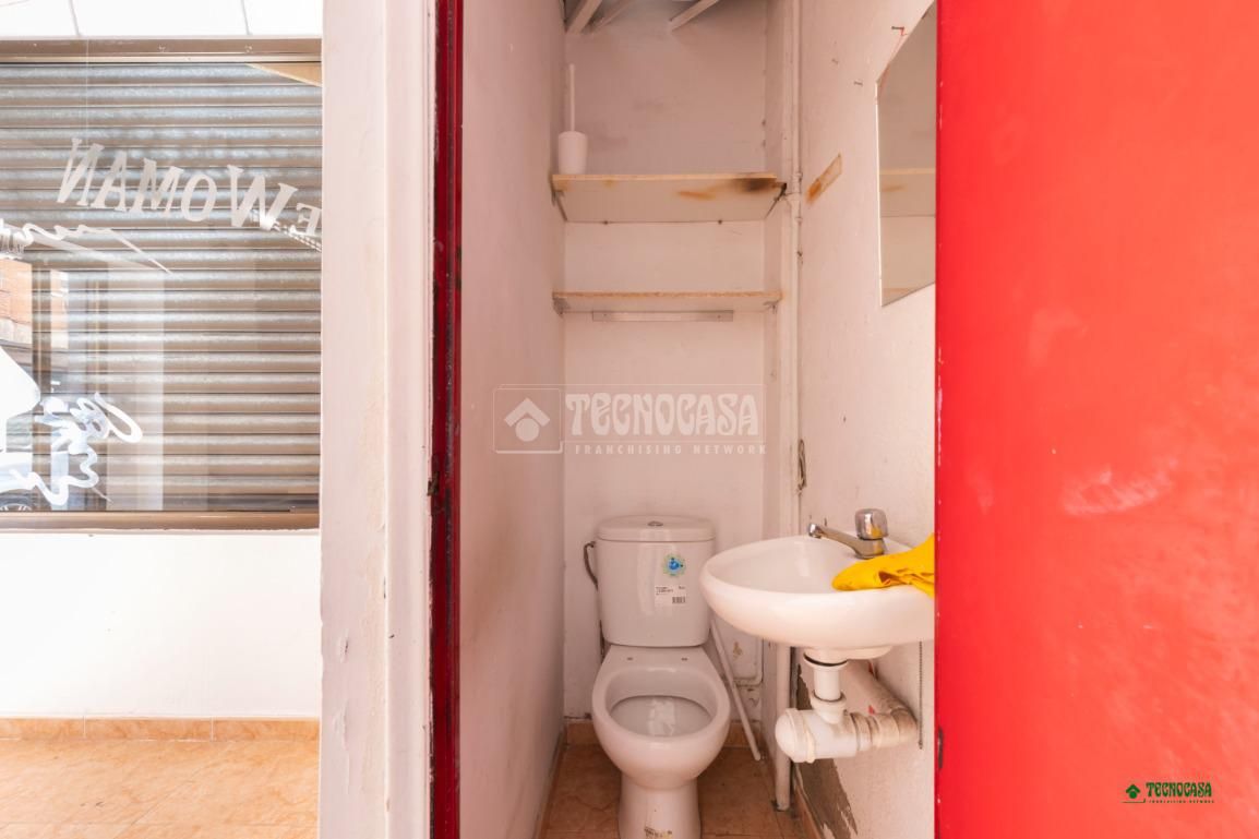Bathroom of Premises for sale in  Almería Capital