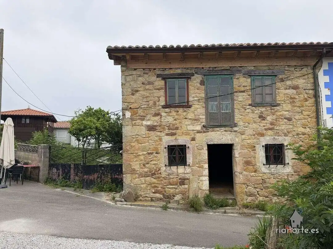 Vista exterior de Casa adosada en venda en Villaviciosa amb Jardí privat