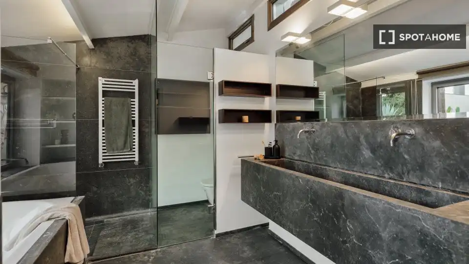 Bany de Apartament per a compartir en Barcelona amb Aire condicionat, Terrassa i Moblat