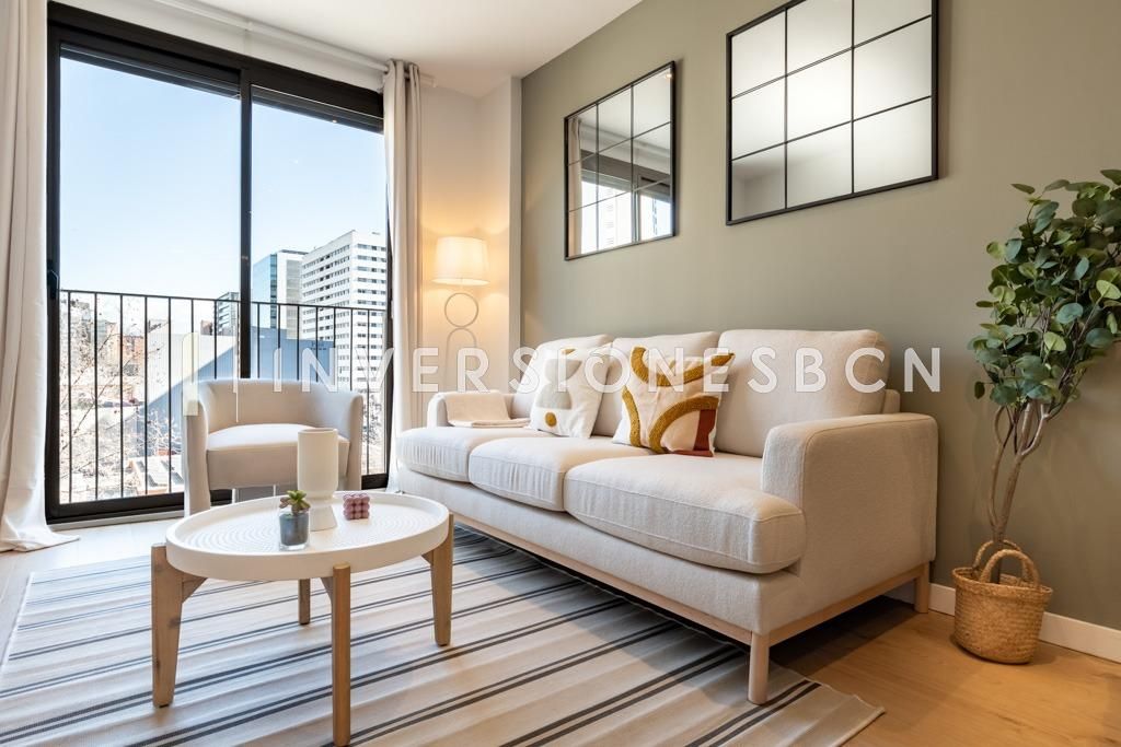 Living room of Flat to rent in  Barcelona Capital  with Air Conditioner, Heating and Balcony