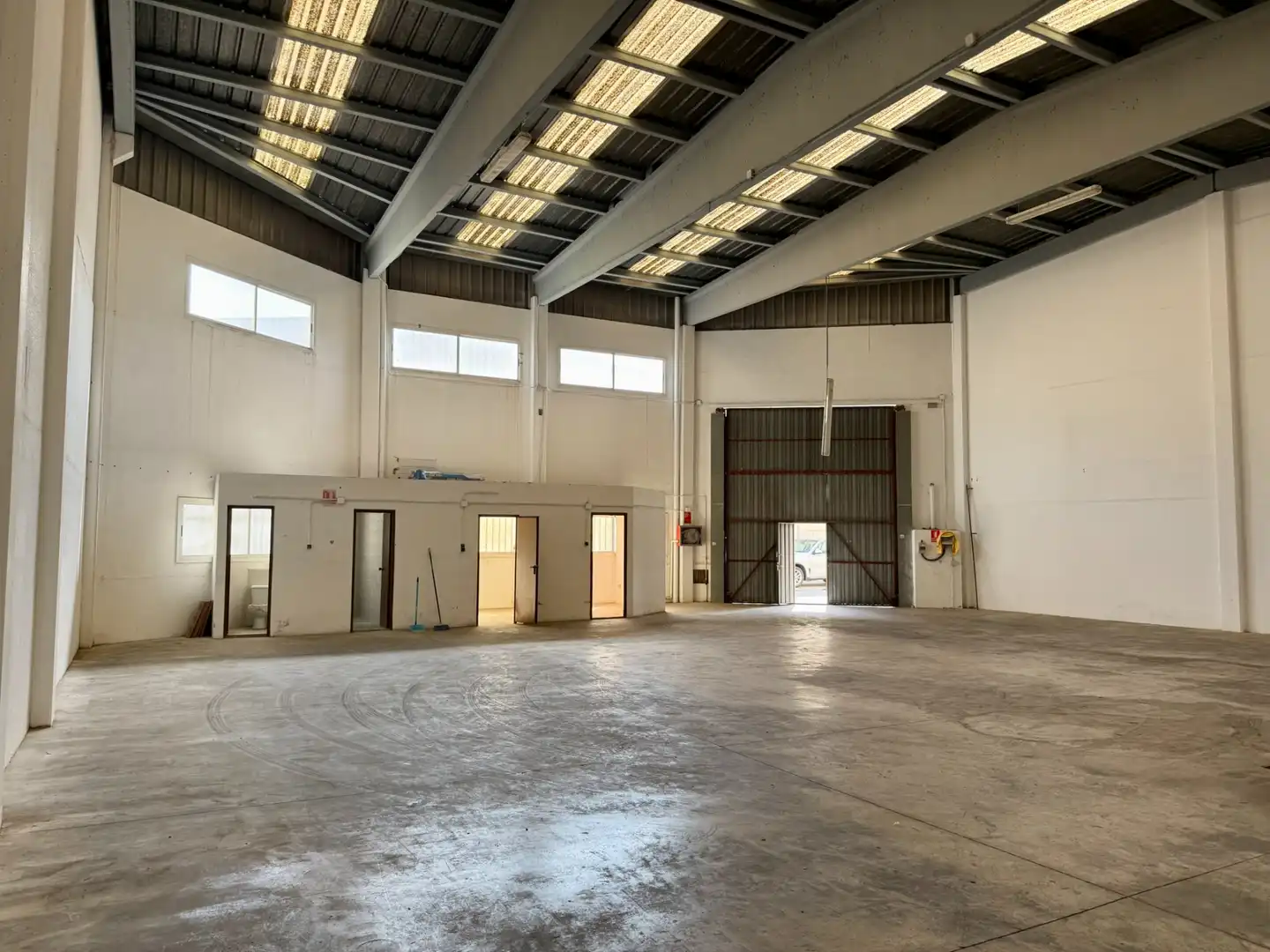 Industrial building to rent in Carrer Palmiters, imagen 2
