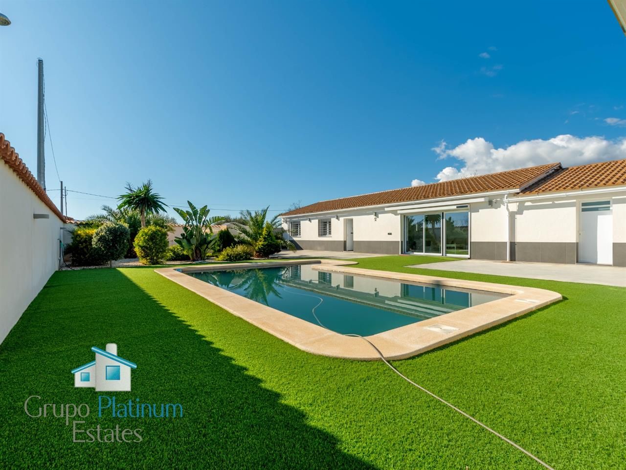 Swimming pool of House or chalet for sale in Puerto Lumbreras  with Air Conditioner, Private garden and Storage room