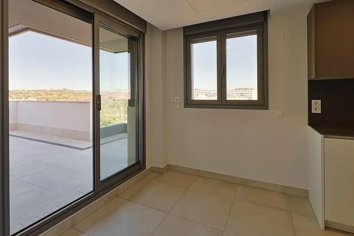Terrasse von Dachboden zur Miete in Boadilla del Monte mit Terrasse, Abstellraum und Gemeinschaftspool