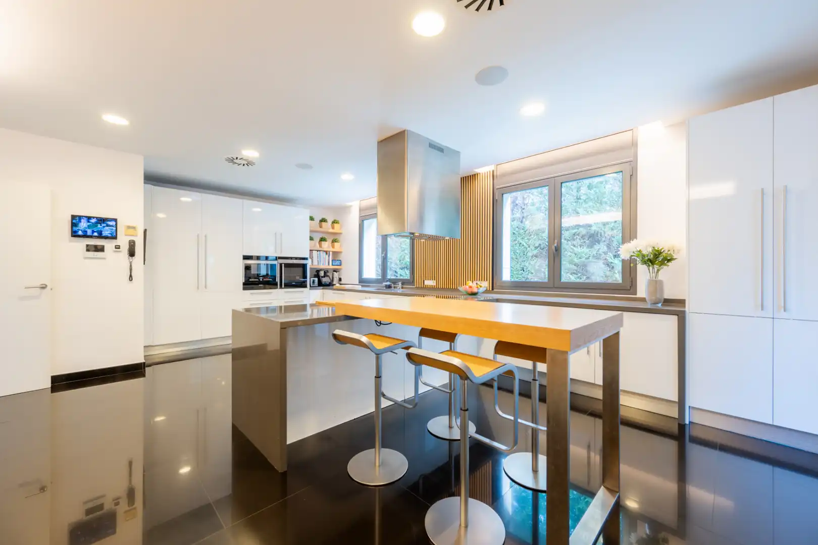 Cocina de Casa o chalet en venta en Sant Cugat del Vallès con Aire acondicionado, Calefacción y Jardín privado