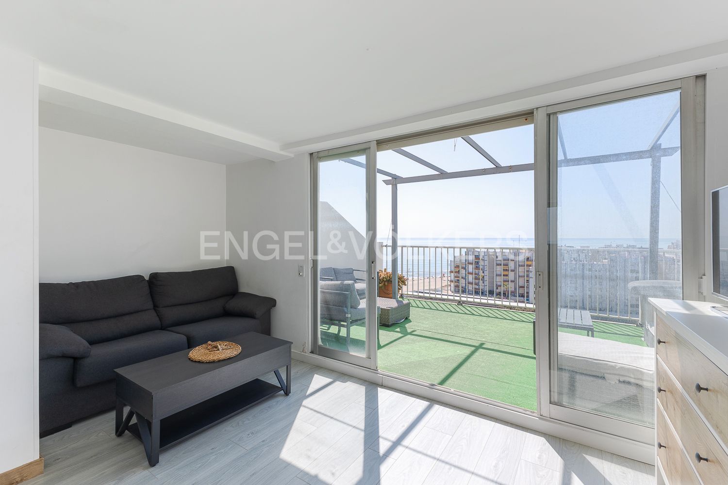 Sala d'estar de Àtic en venda en  Valencia Capital amb Calefacció, Jardí privat i Terrassa
