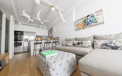 Living room of Flat for sale in  Madrid Capital  with Air Conditioner, Parquet flooring and Oven