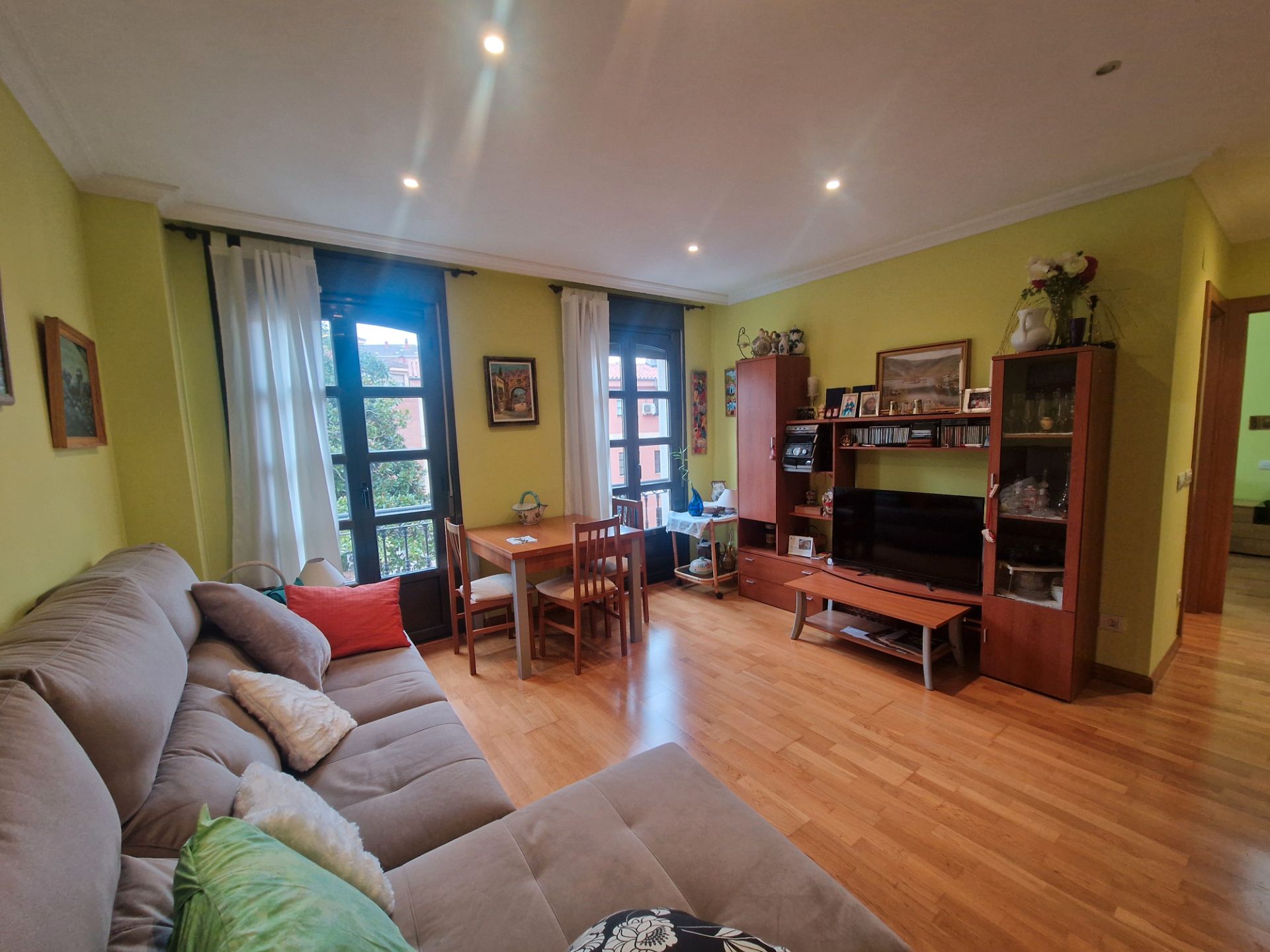 Living room of Apartment for sale in Avilés  with Heating and Parquet flooring