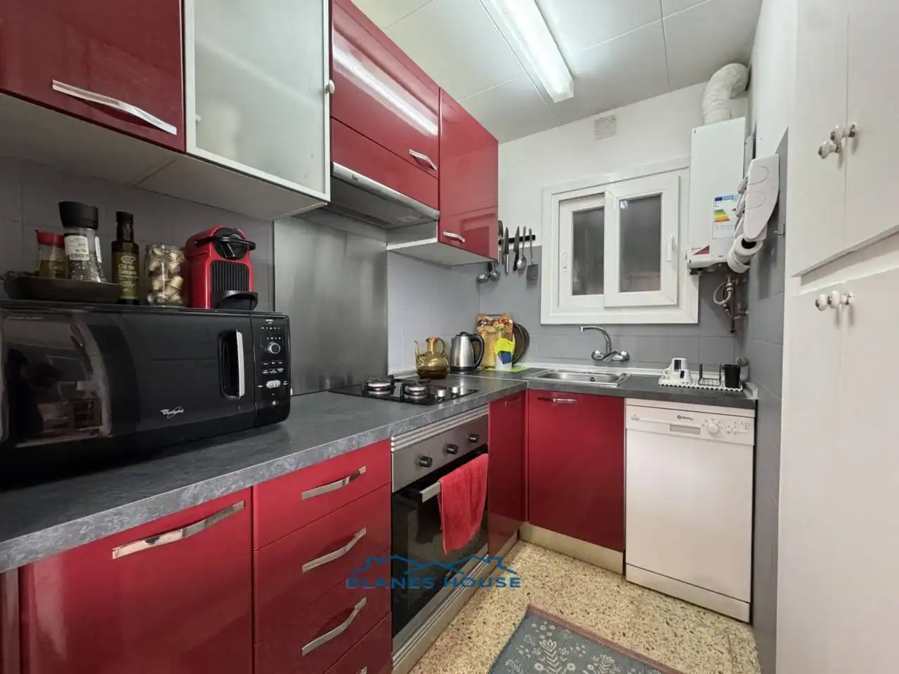 Küche von Wohnung zum Verkauf in Lloret de Mar mit Klimaanlage und Terrasse