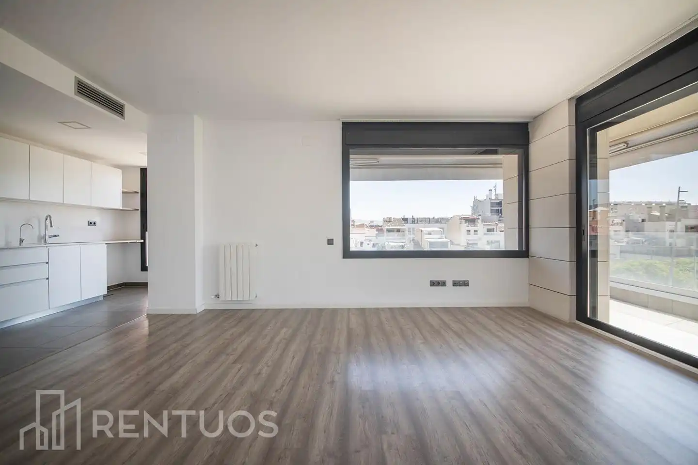 Living room of Flat for rent in Badalona  with Air Conditioner, Heating and Parquet flooring