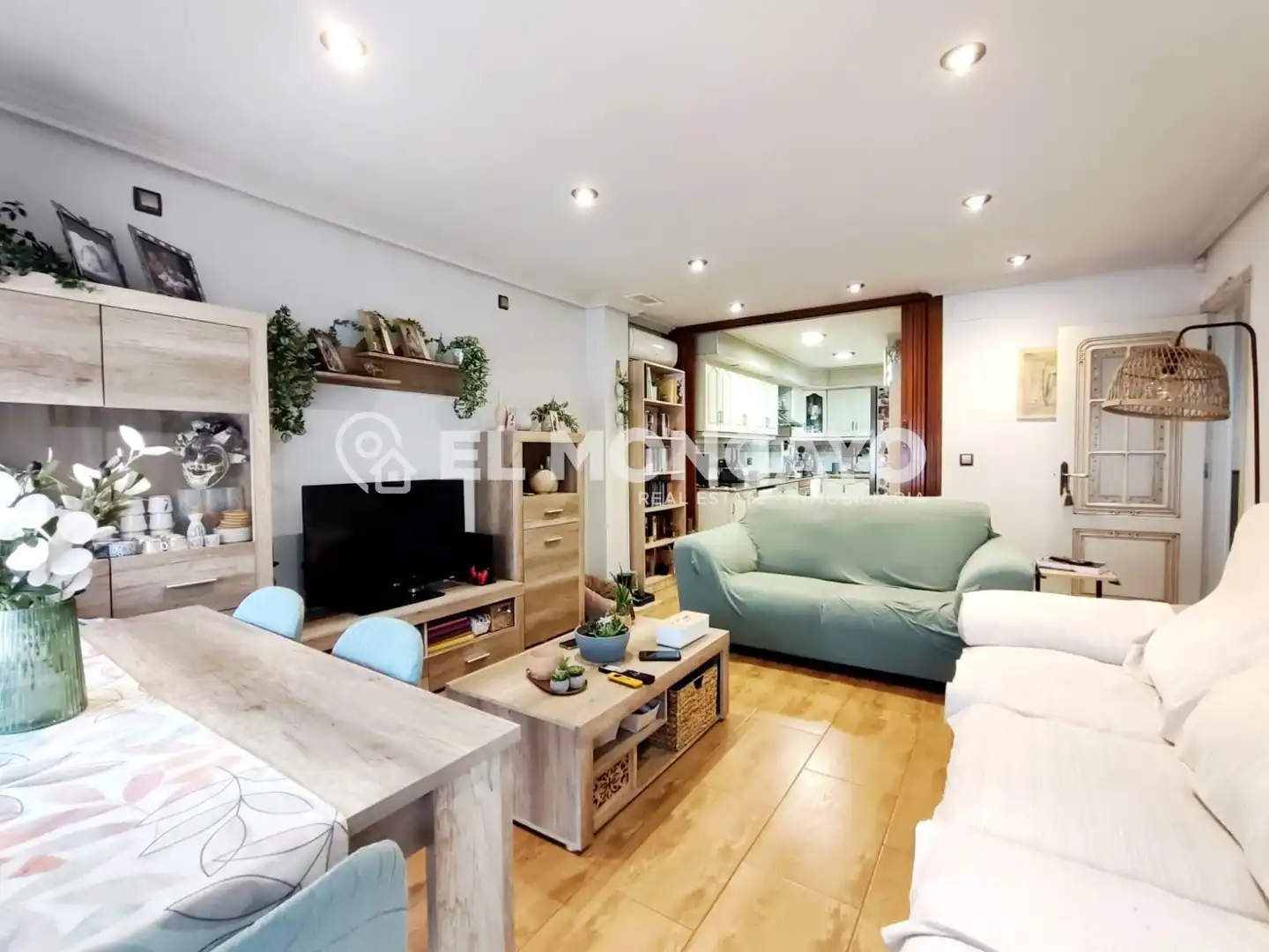 Living room of Apartments for sale in Dolores  with Air Conditioner, Heating and Storage room