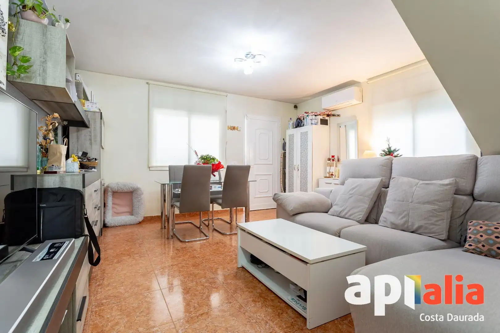 Semi-detached house with pool for sale in Calle CALIFORNIA DE, imagen 2