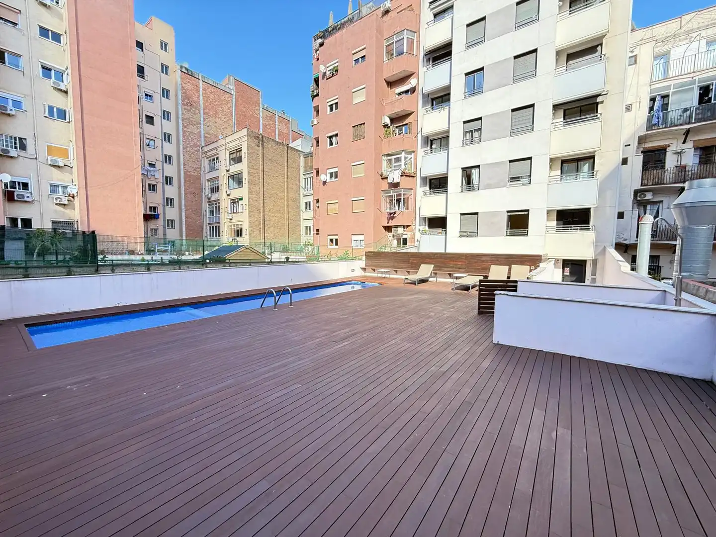 Swimming pool of Flat for rent in Barcelona  with Air Conditioner, Heating and Parquet flooring