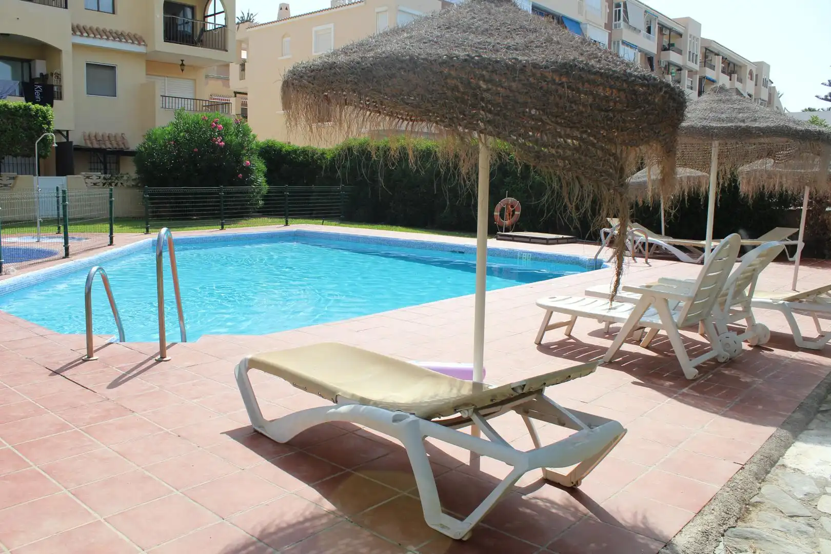 Piscina de Apartamento en venta en Roquetas de Mar con Aire acondicionado, Jardín privado y Piscina
