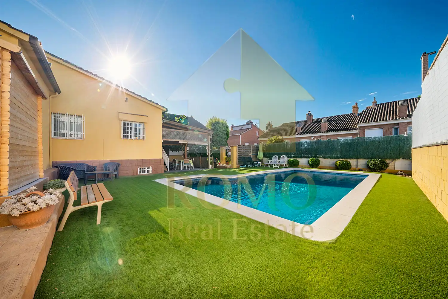 Vista exterior de Casa o xalet en venda en Santa Perpètua de Mogoda amb Calefacció, Jardí privat i Parquet