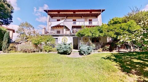 CASA UNIFAMILIAR CON TERRENO Y ASCENSOR EN IZURDIAGA