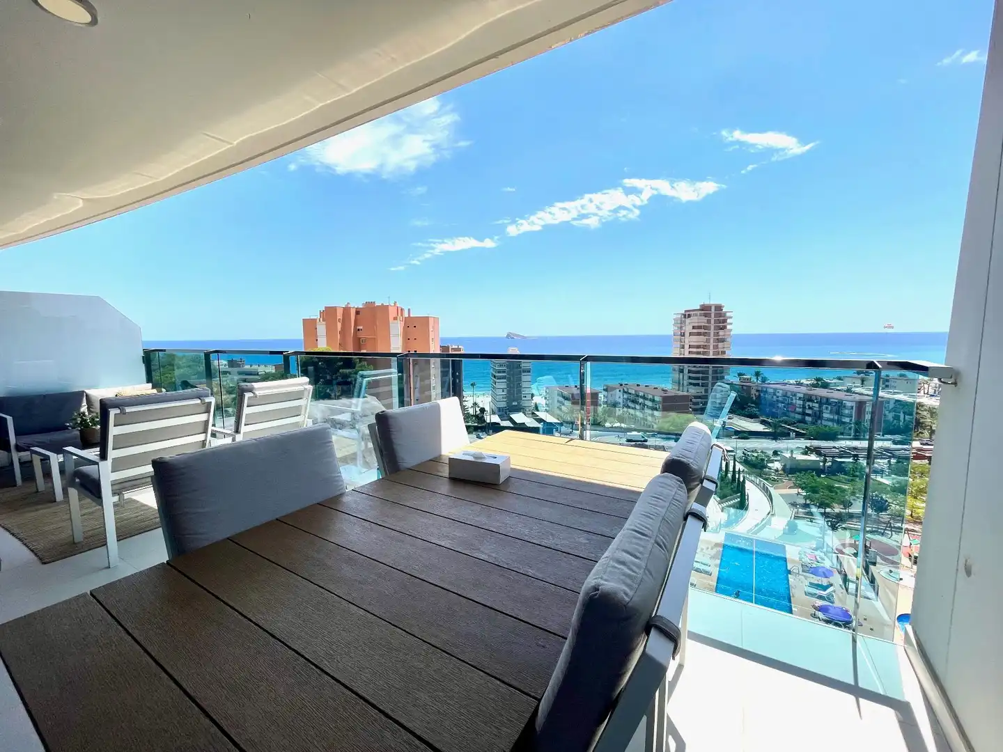 Terraza de Apartamento de alquiler en Benidorm con Aire acondicionado, Trastero y Piscina comunitaria