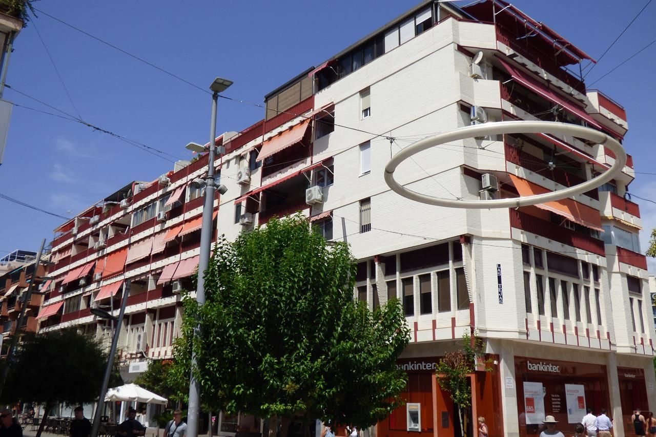 Vista exterior de Apartamento en venta en Benidorm con Aire acondicionado, Terraza y Amueblado