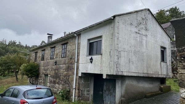 Vista exterior de Casa o xalet en venda en A Cañiza   amb Jardí privat i Traster