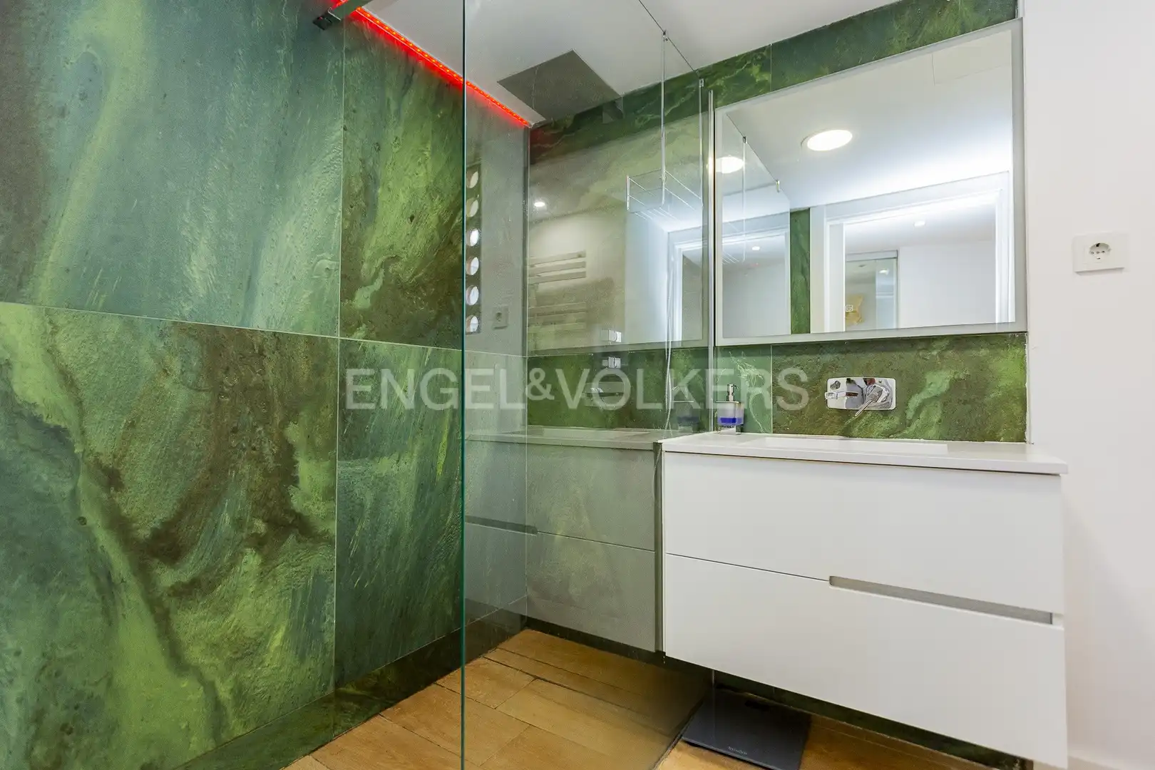 Bathroom of Flat for rent in Sitges  with Air Conditioner, Heating and Swimming Pool